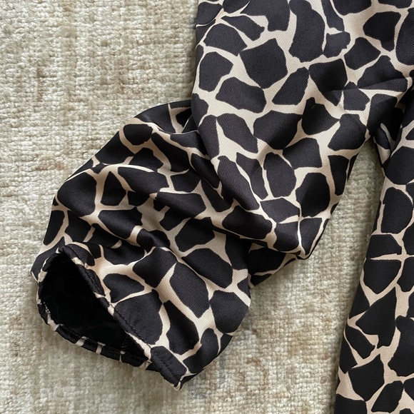 Zara Unique Cut Graphic Satin Blouse, XS - Picture 4 of 10